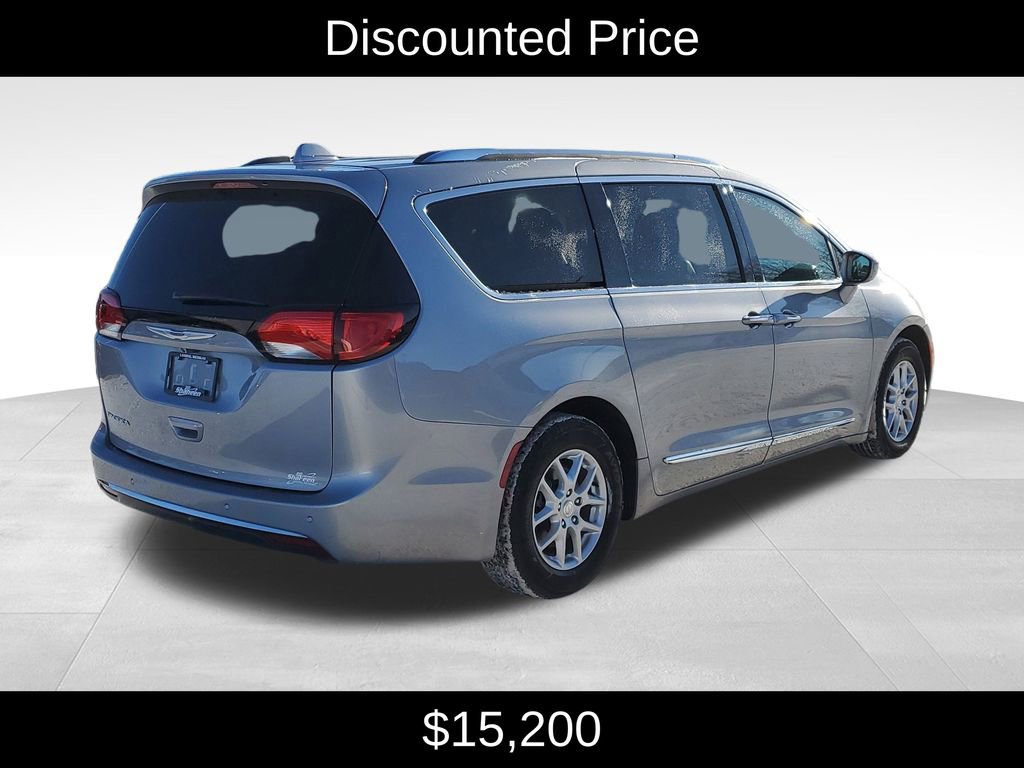 Used 2020 Chrysler Pacifica Touring-L image 3