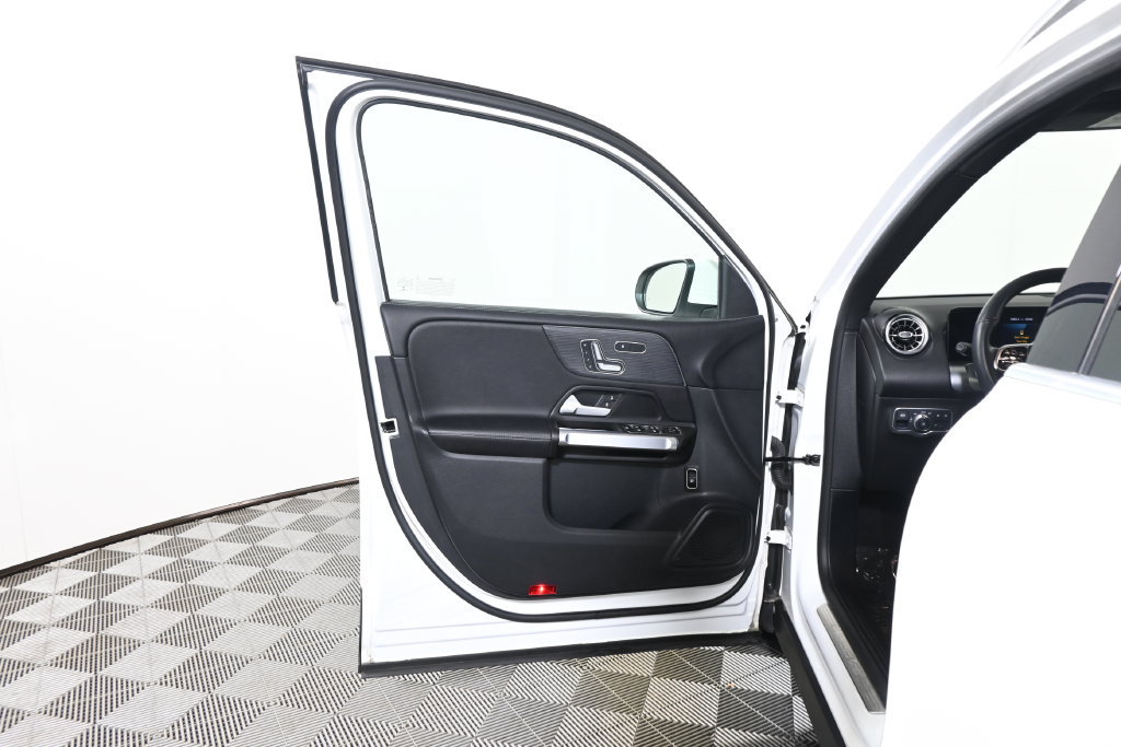 Used 2023 Mercedes-Benz GLB 250 4MATIC image 28