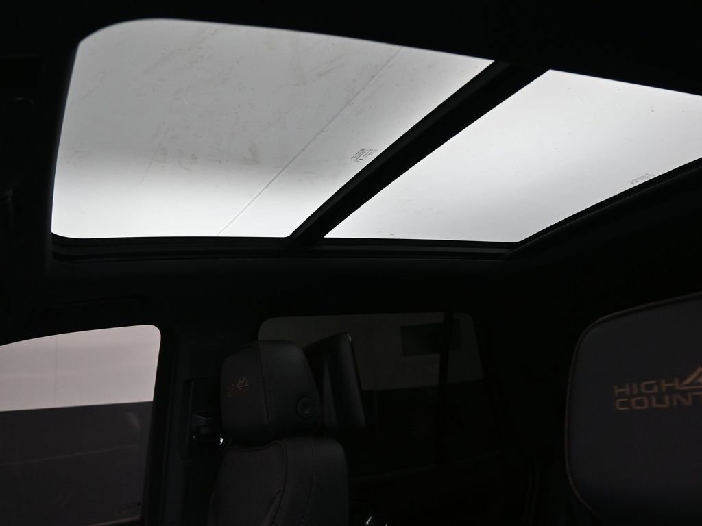 Used 2023 Chevrolet Tahoe High Country image 36