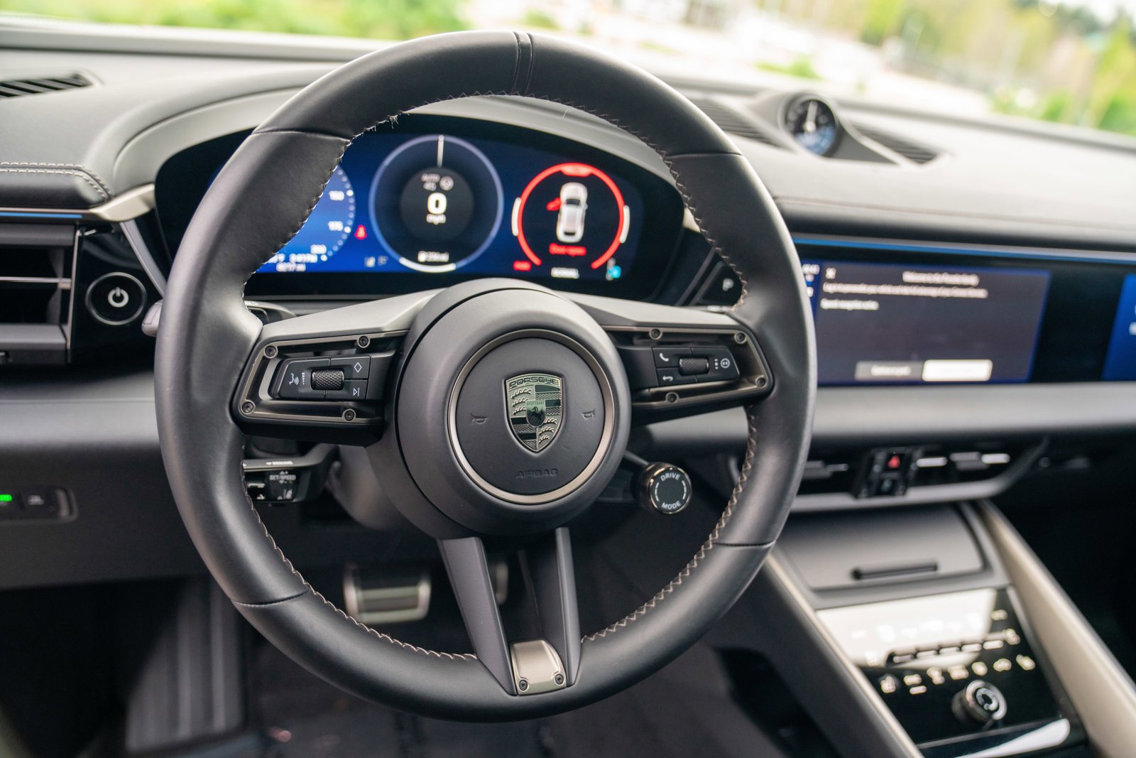 Certified 2025 Porsche Macan Turbo Electric AWD/4WD image 14