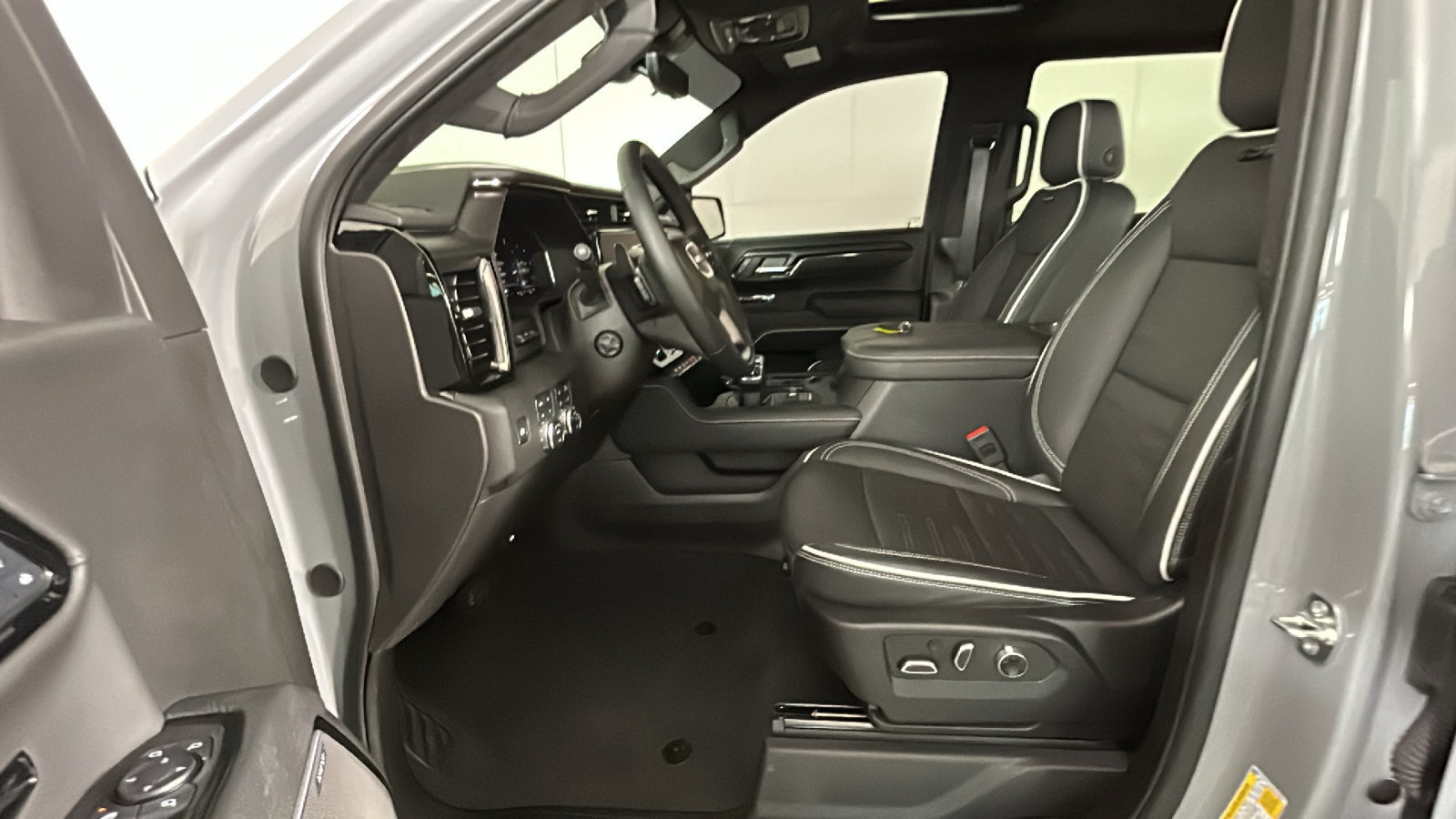 Used 2025 GMC Sierra 1500 AT4X AWD/4WD image 13