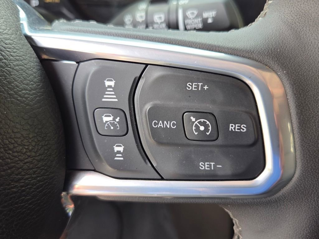 Used 2025 Jeep Wrangler Unlimited Sahara AWD/4WD image 23