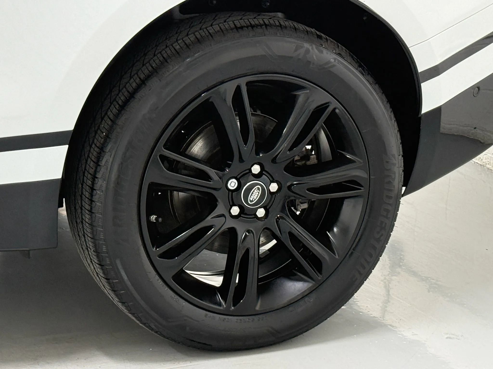 Used 2020 Land Rover Range Rover Velar S image 44