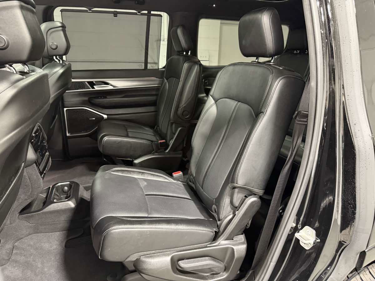 Used 2024 Jeep Wagoneer Series II w/ Convenience Group I image 21