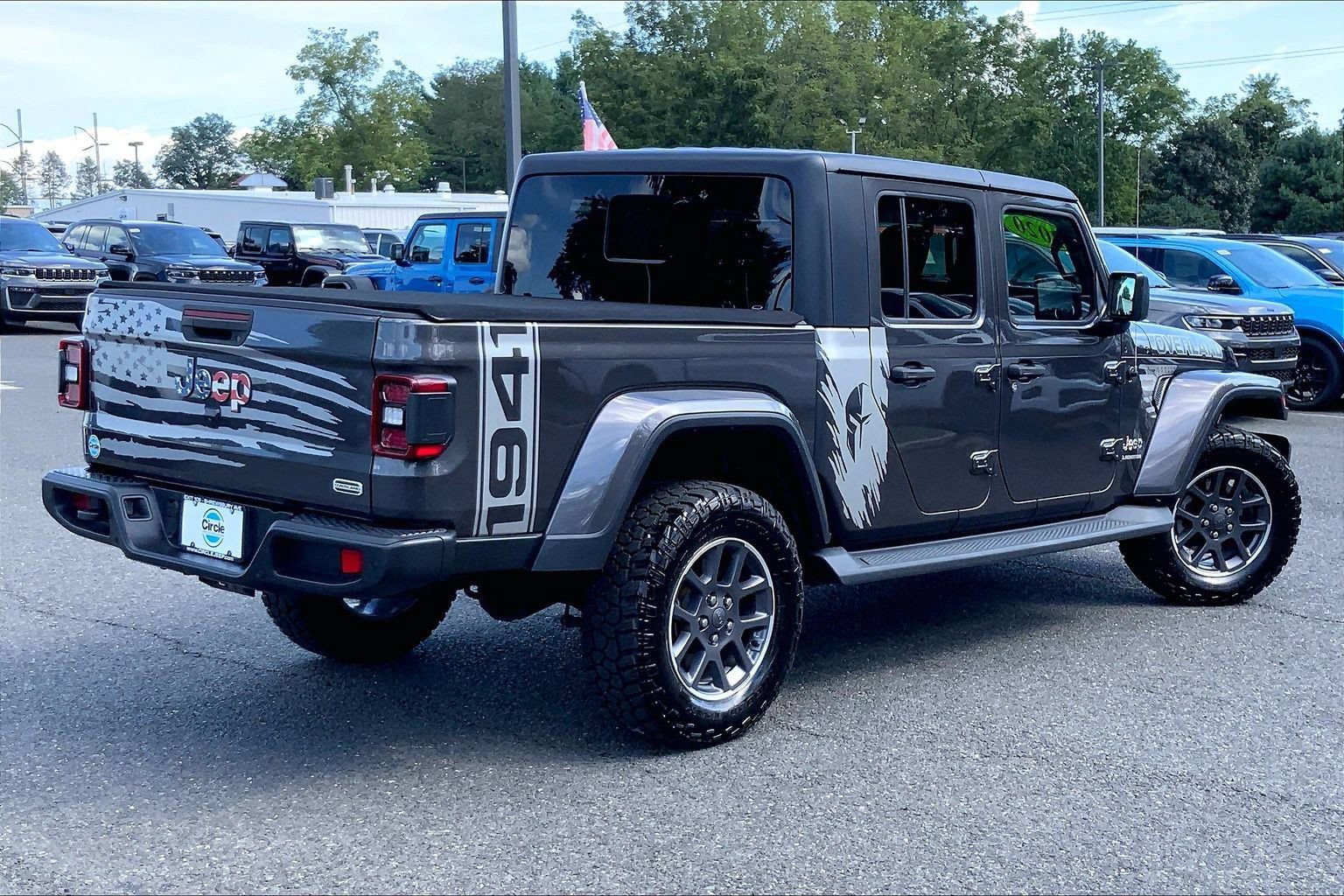 Used 2020 Jeep Gladiator Overland w/ Dual Top Group AWD/4WD image 12
