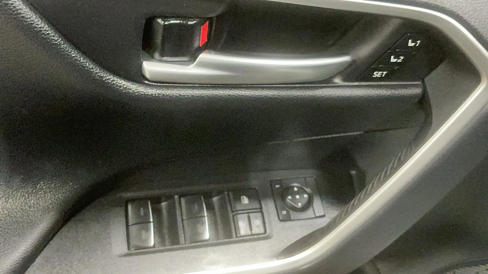 Used 2025 Toyota RAV4 XSE w/ Advanced Technology Package image 10