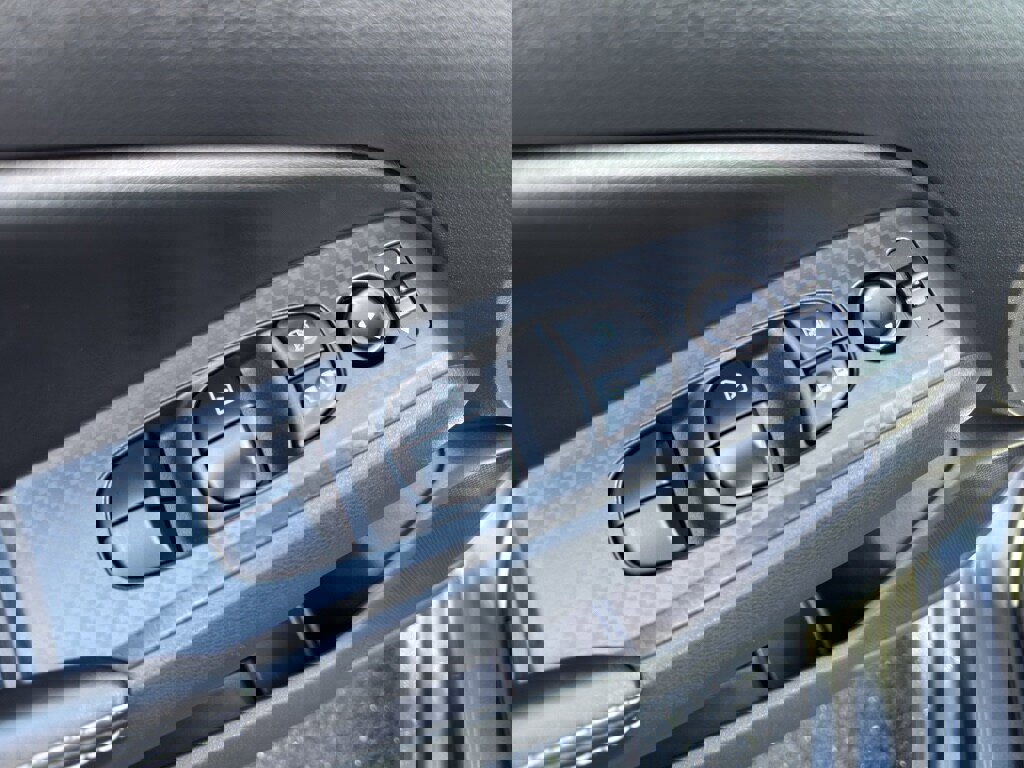 Used 2024 Nissan Altima 2.5 SV image 11