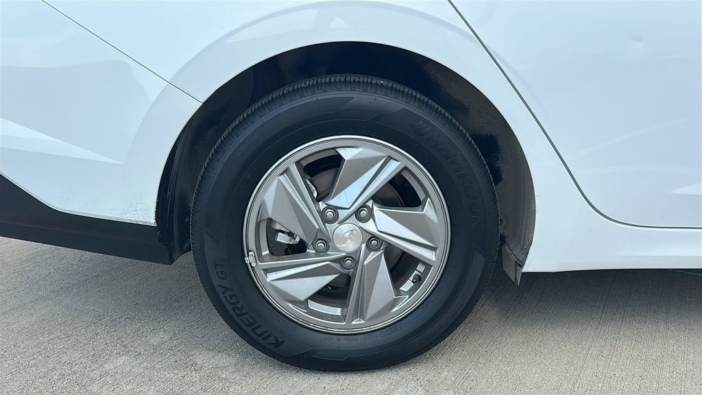 Used 2026 Hyundai Elantra SE FWD image 16