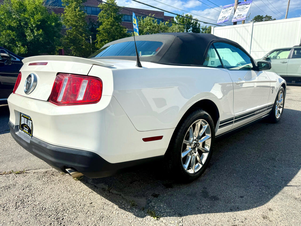 Used 2010 Ford Mustang Convertible image 5