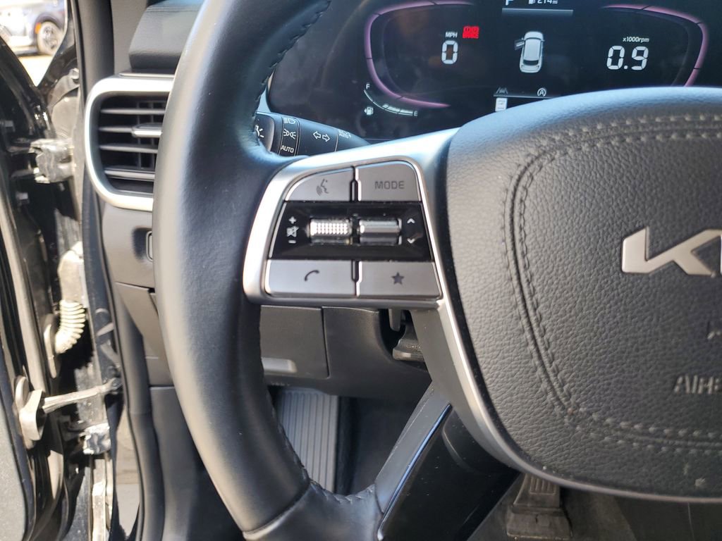 Used 2023 Kia Telluride LX image 24