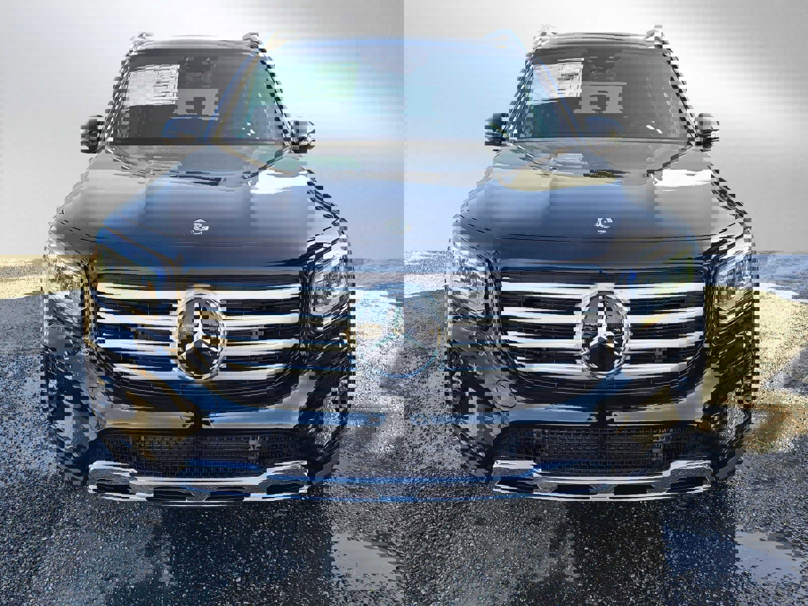 Used 2024 Mercedes-Benz GLB 250 4MATIC image 2