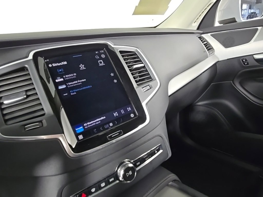 Certified 2024 Volvo XC90 B5 Core w/ Protection Package Premier image 25