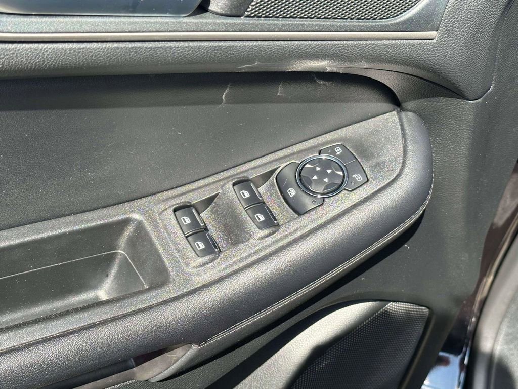 Used 2024 Ford Edge SEL image 16