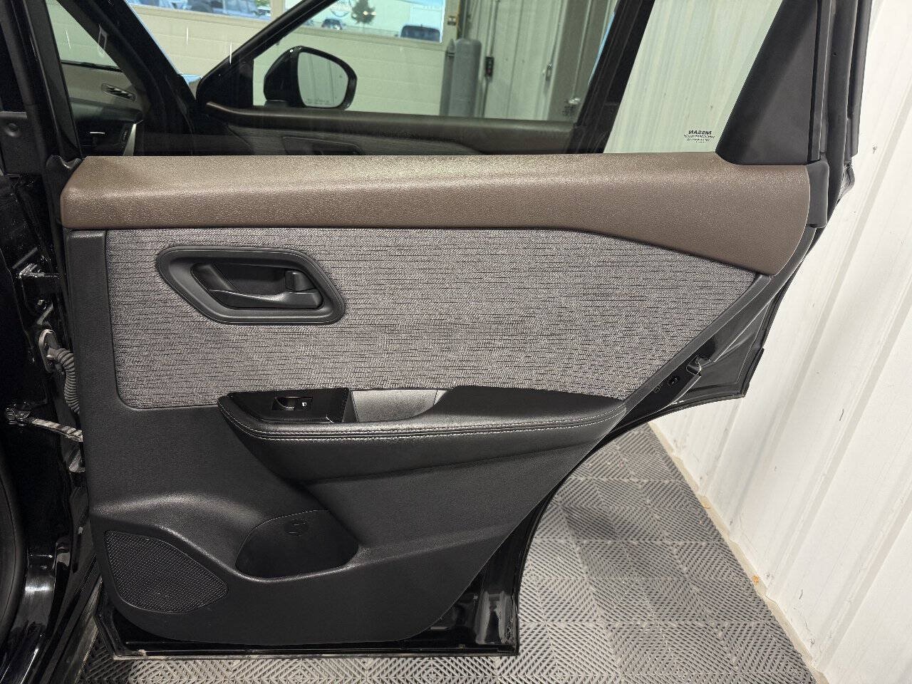 Used 2021 Nissan Rogue S AWD/4WD image 18