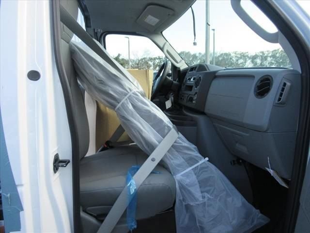 New 2024 Ford E-450 and Econoline 450 Super Duty w/ Power Windows & Locks Group RWD image 9