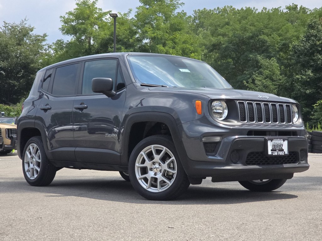 Used 2023 Jeep Renegade Latitude AWD/4WD image 2