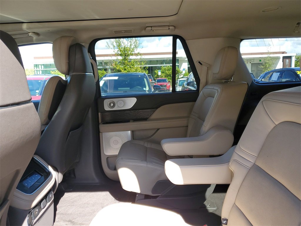 Certified 2022 Lincoln Navigator L Reserve image 11
