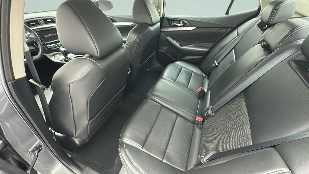 Used 2020 Nissan Maxima 3.5 SV w/ Floor Mat Group FWD image 9