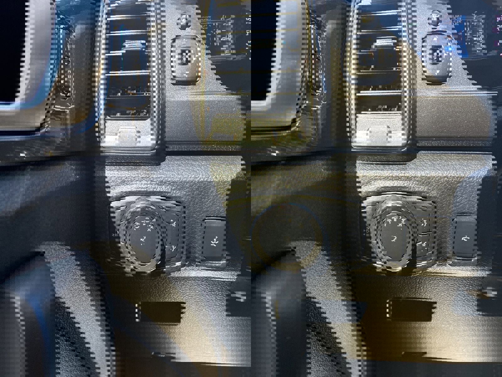 Used 2020 Ford Ranger Lariat w/ Equipment Group 501A Mid image 28