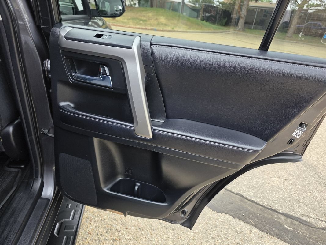 Used 2016 Toyota 4Runner SR5 AWD/4WD image 18