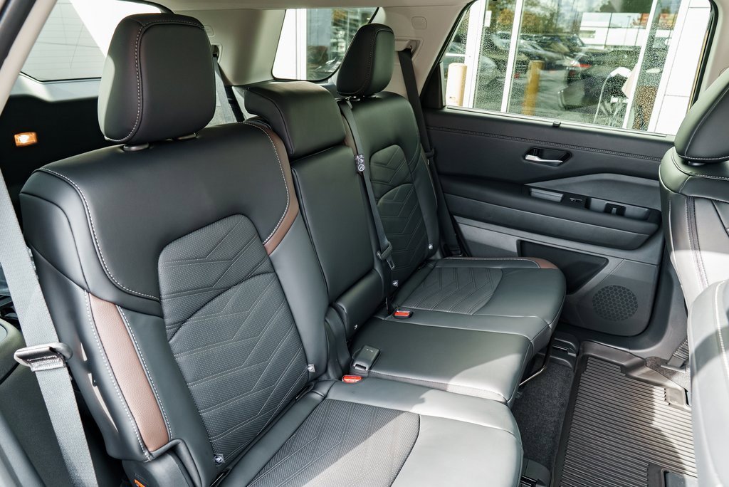 New 2025 Nissan Pathfinder Platinum image 27