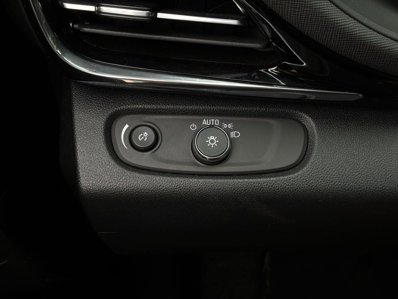 Used 2025 Buick Envista Sport Touring FWD image 20