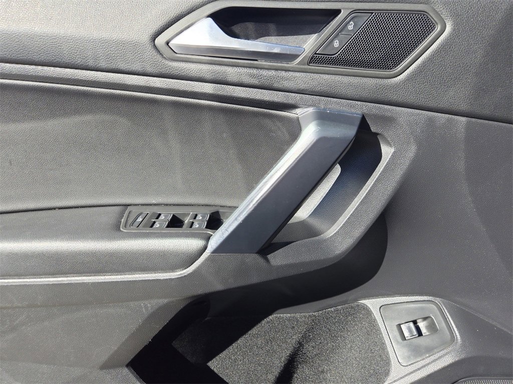 Used 2021 Volkswagen Tiguan SEL w/ 3-Row Tiguan MDO Package image 24