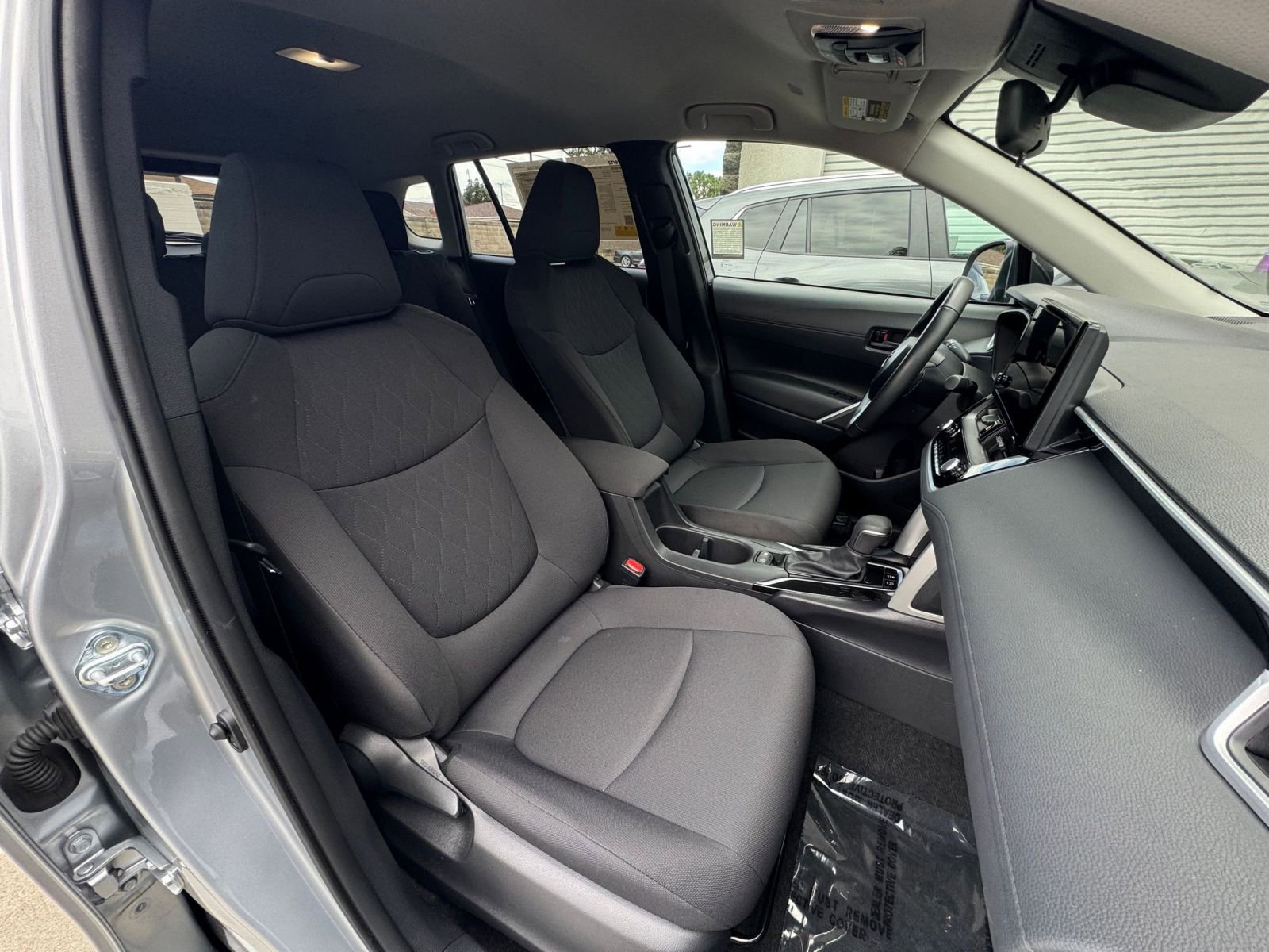 Used 2025 Toyota Corolla Cross LE image 35