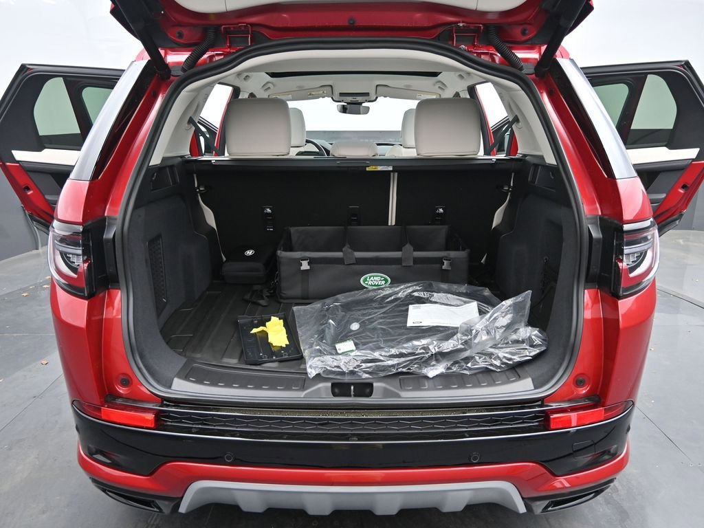 Used 2025 Land Rover Discovery Sport S image 15