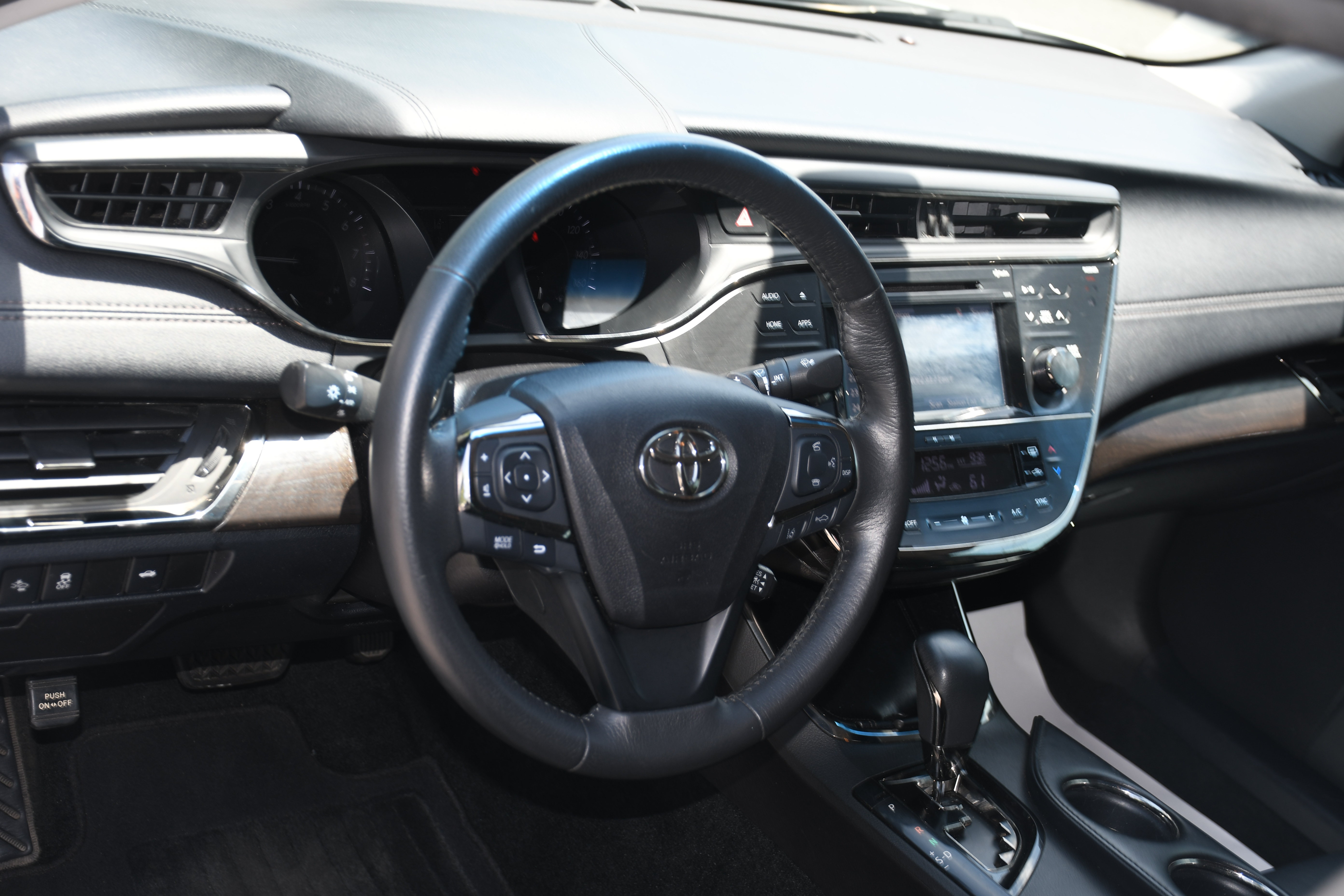 Used 2018 Toyota Avalon XLE FWD image 8