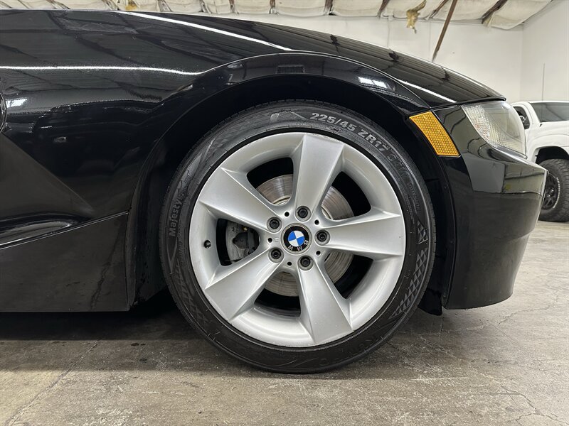 Used 2006 BMW Z4 3.0i RWD image 12
