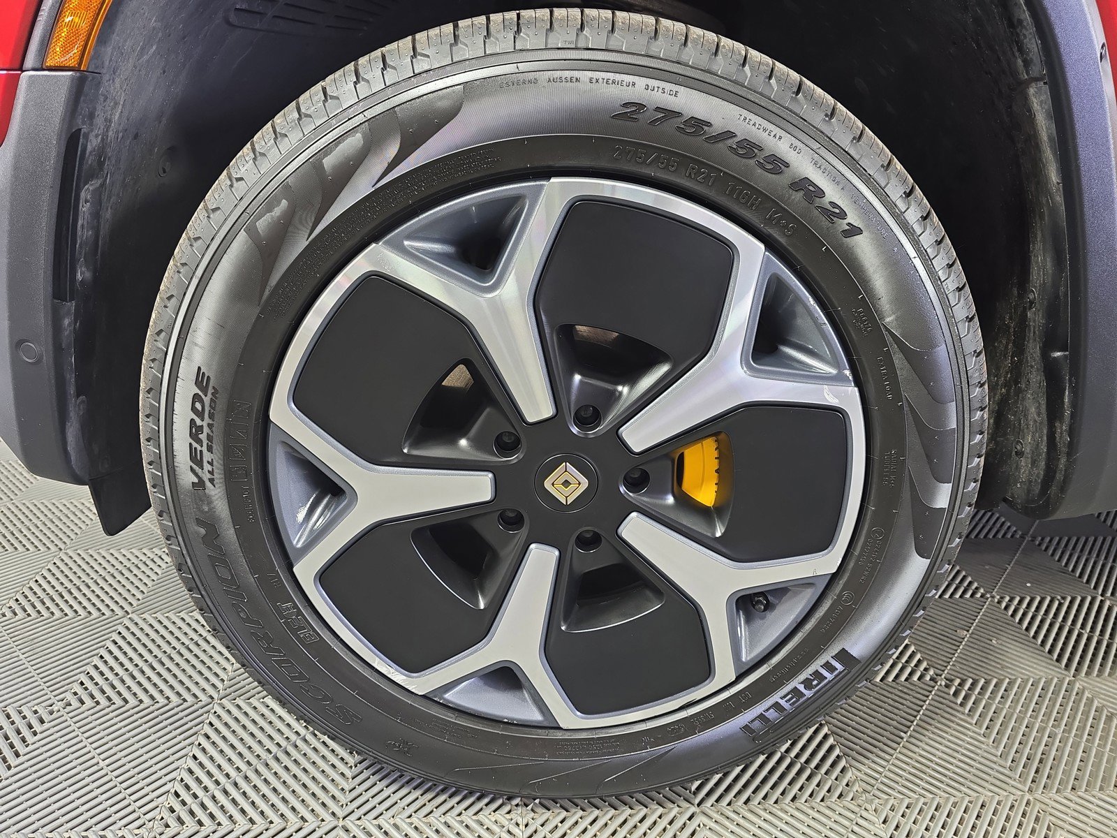 Used 2024 Rivian R1S Adventure AWD/4WD image 9