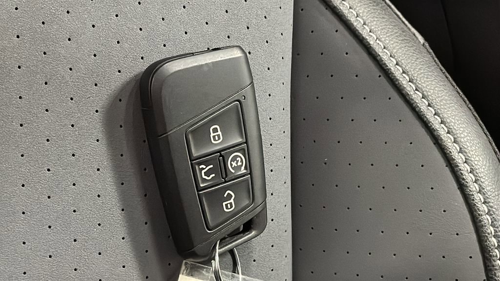 Used 2025 Volkswagen Jetta SE image 26