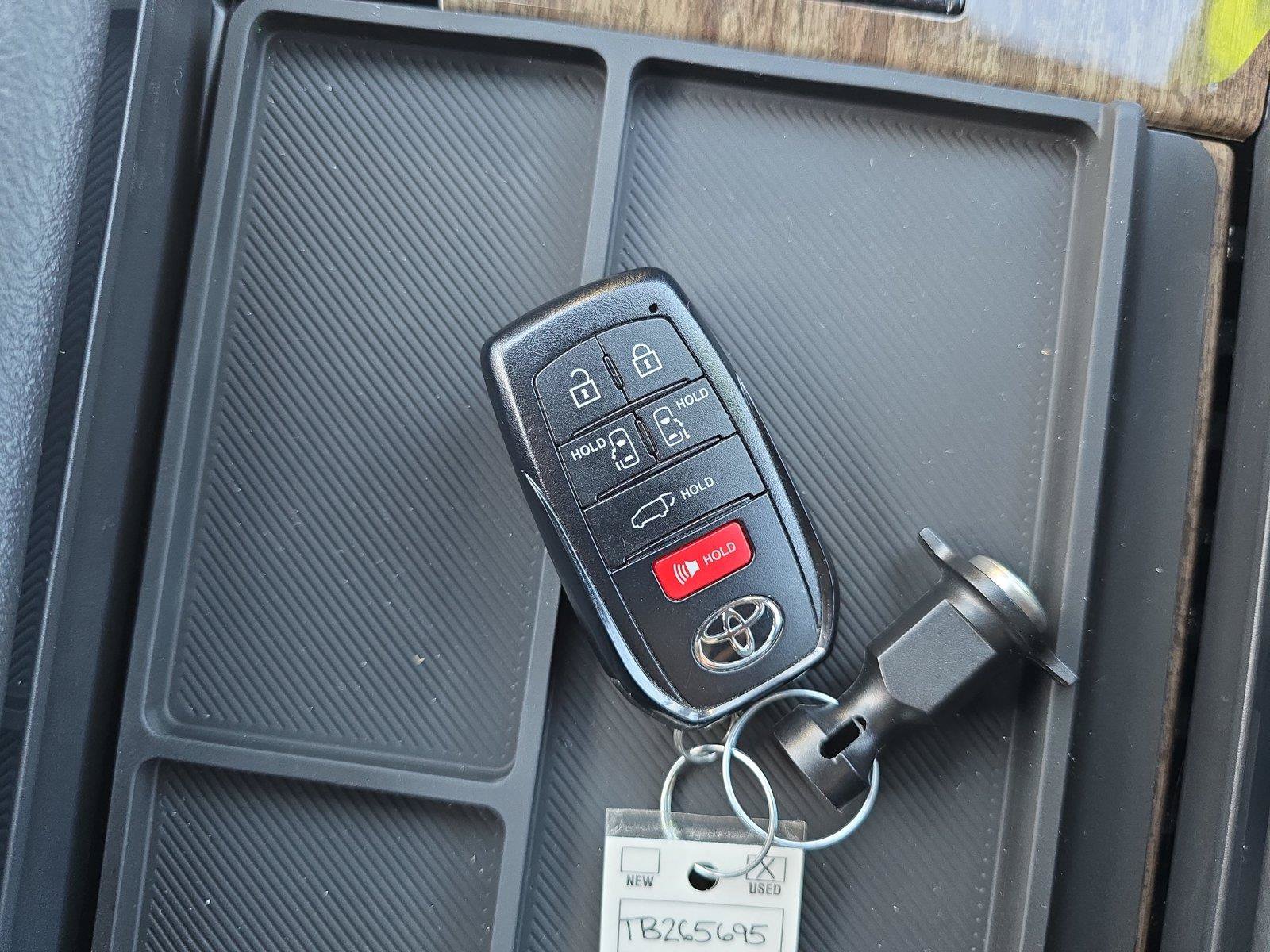 Used 2026 Toyota Sienna Platinum AWD/4WD image 28