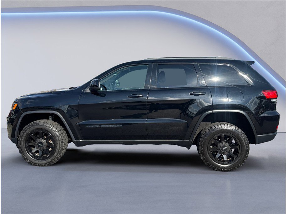 Used 2019 Jeep Grand Cherokee Laredo image 3