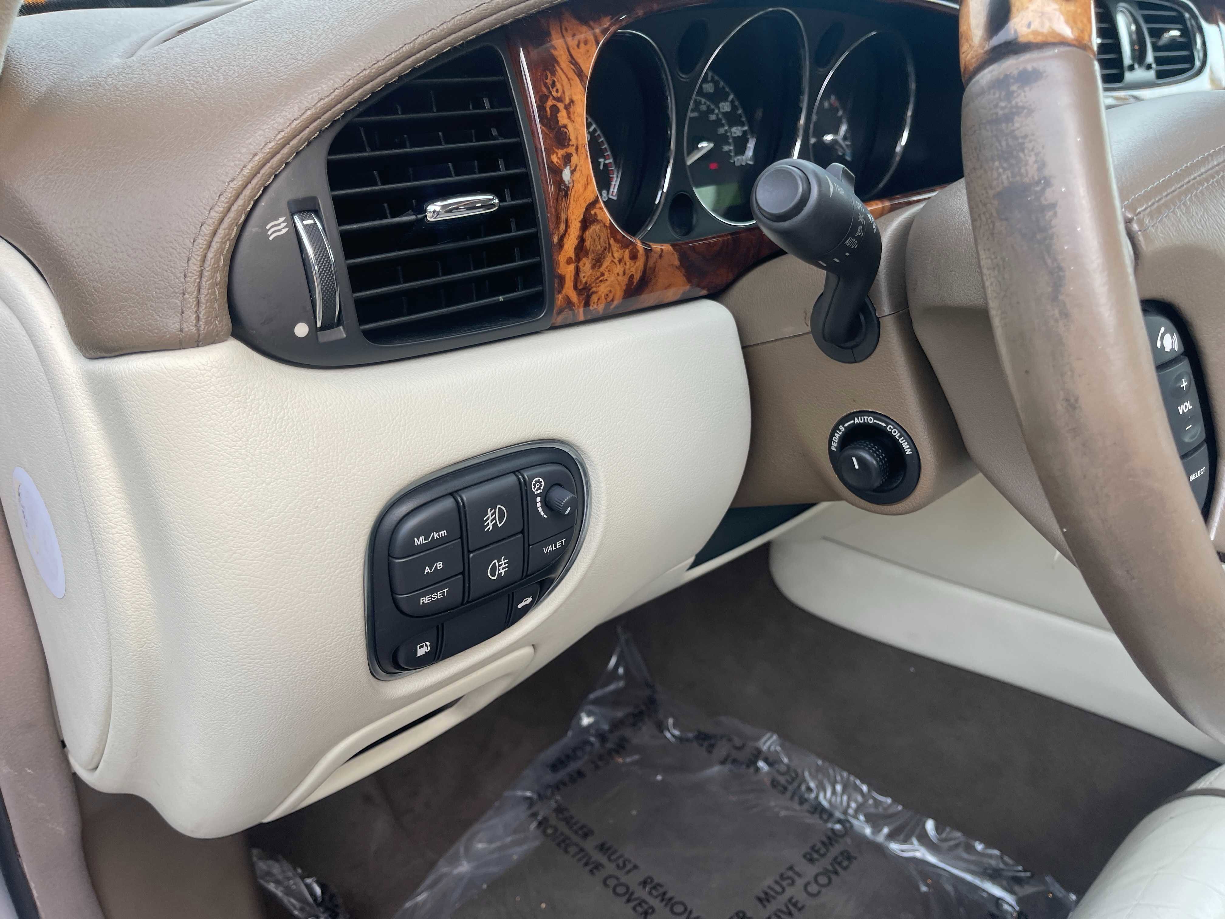 Used 2006 Jaguar XJ8 L XJ VANDEN PLAS SEDAN 4D image 20