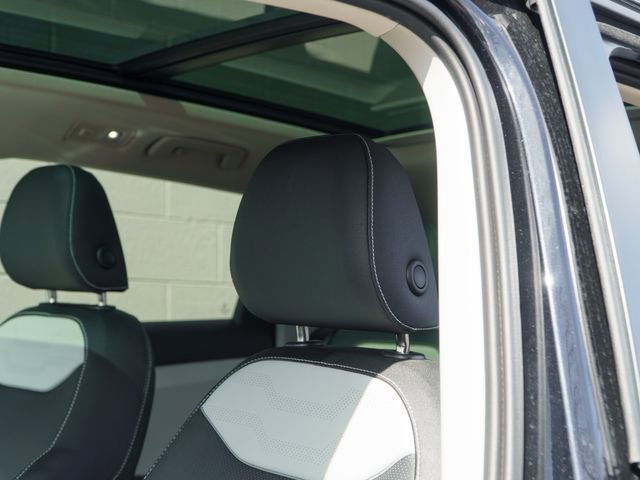 Used 2025 Volkswagen Taos SEL w/ Black Wheel Plus Package image 19