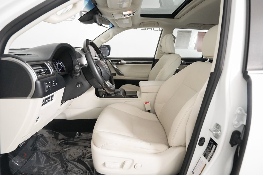 Used 2023 Lexus GX 460 Premium w/ Accessory Package AWD/4WD image 9