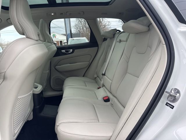 Used 2022 Volvo XC60 T8 Inscription w/ Advanced Package image 12