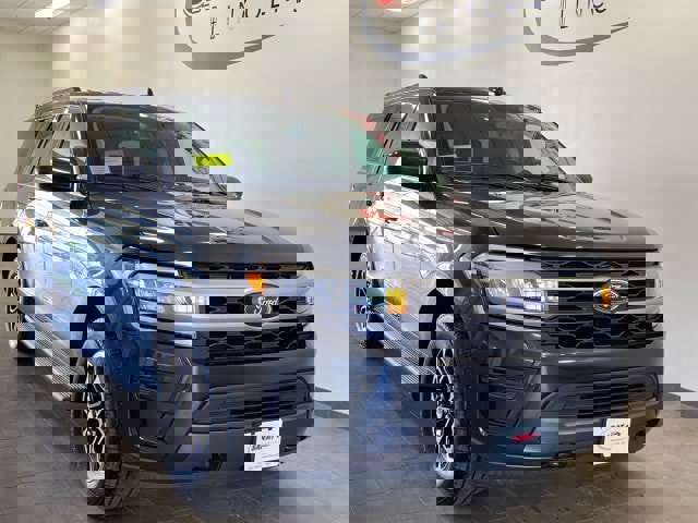 Used 2023 Ford Expedition Max XLT image 2