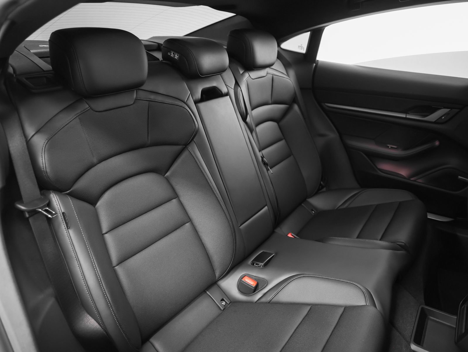 Certified 2025 Porsche Taycan AWD/4WD image 27