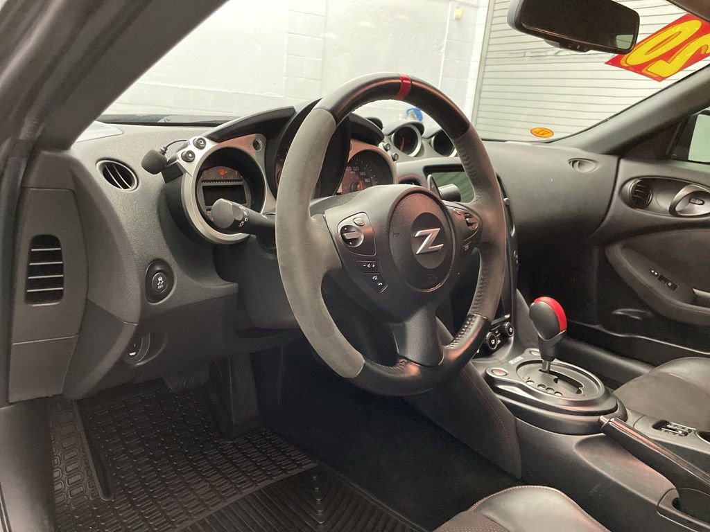 Used 2020 Nissan 370Z Coupe RWD image 10