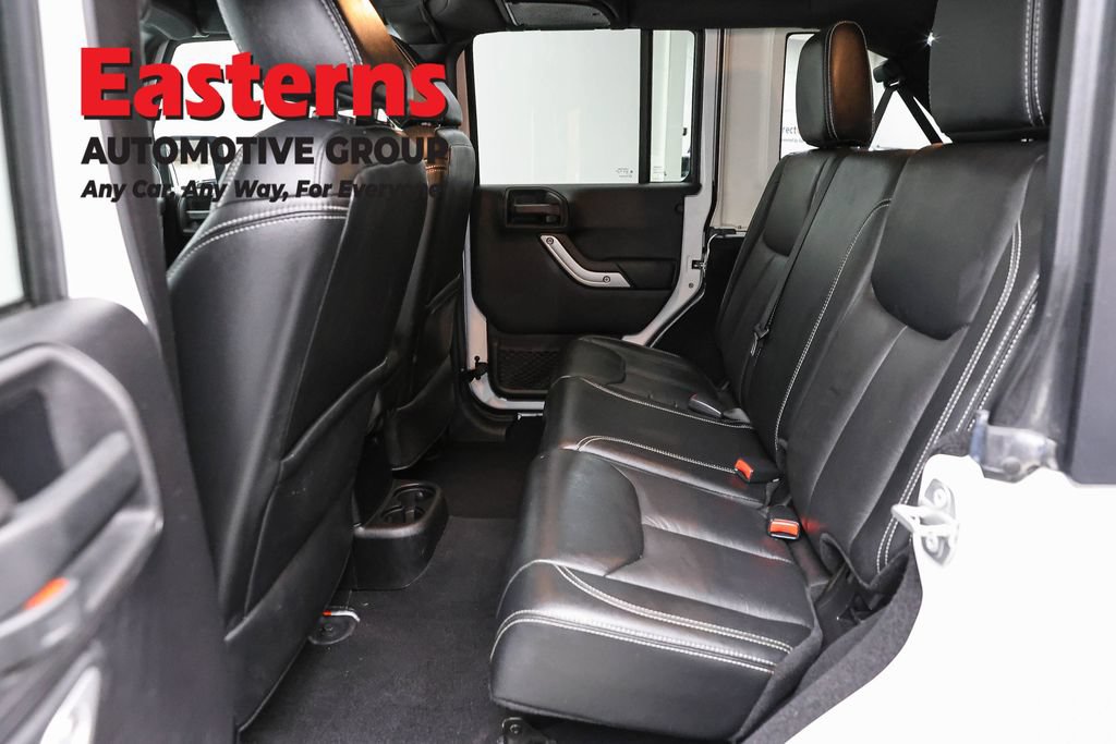Used 2015 Jeep Wrangler Unlimited Sahara w/ Connectivity Group AWD/4WD image 23