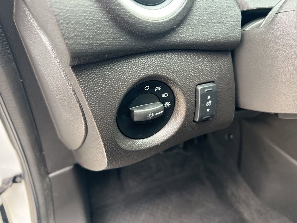 Used 2015 Ford Fiesta SE FWD image 48