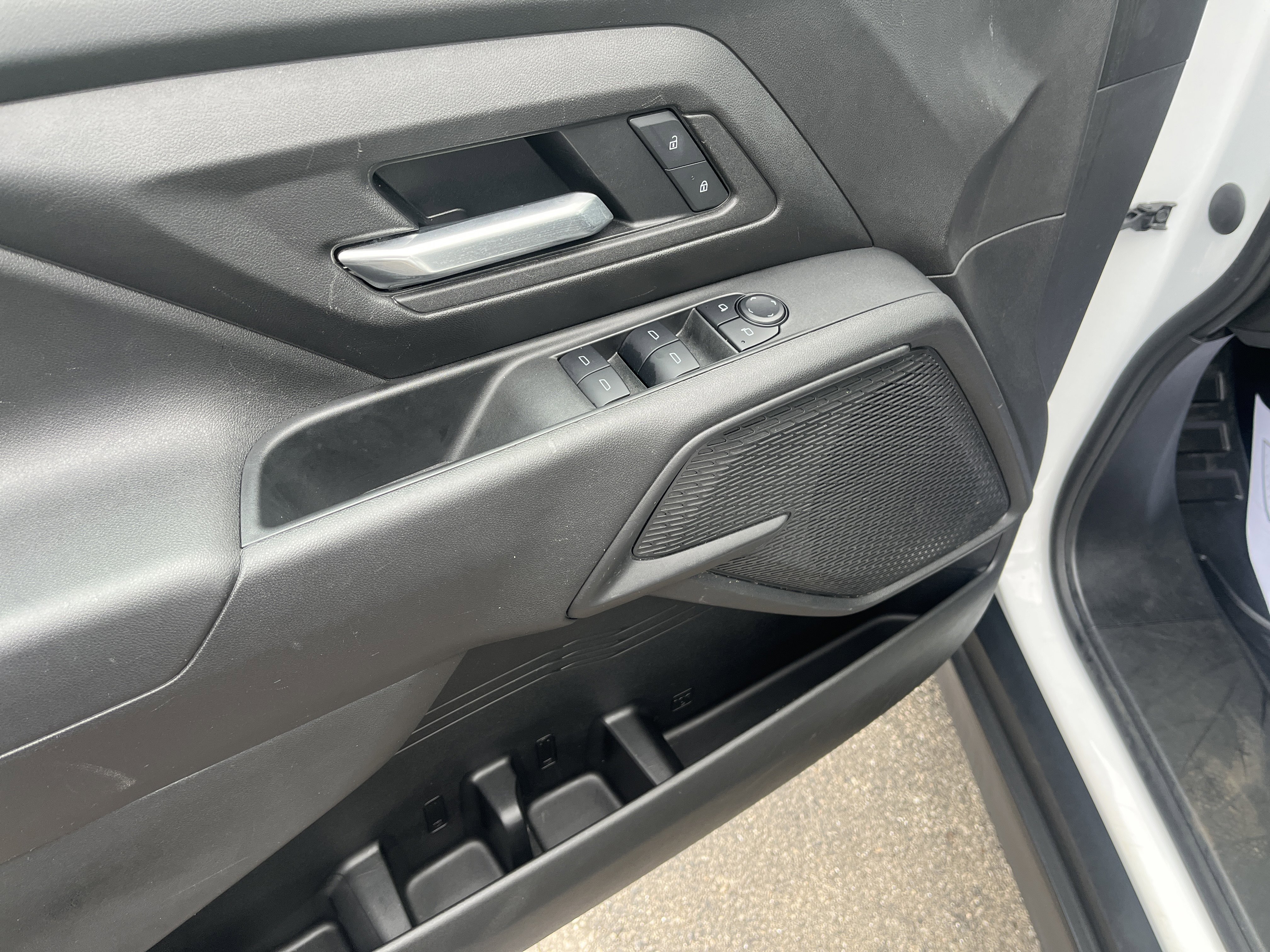 Used 2025 Chevrolet Silverado EV W/T AWD/4WD image 13
