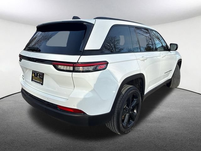 Used 2023 Jeep Grand Cherokee Altitude AWD/4WD image 14