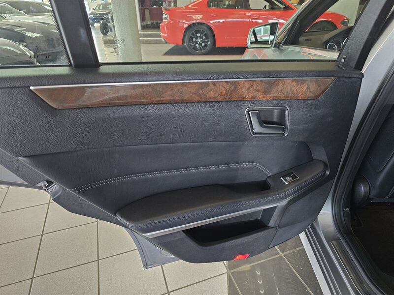 Used 2014 Mercedes-Benz E 350 4MATIC Sedan image 10