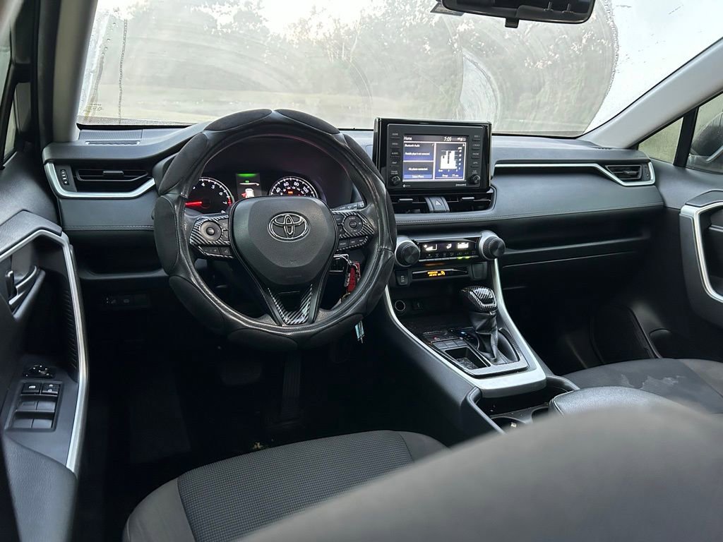 Used 2020 Toyota RAV4 LE image 12