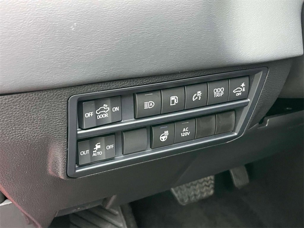 Used 2025 Toyota Tundra Platinum image 27