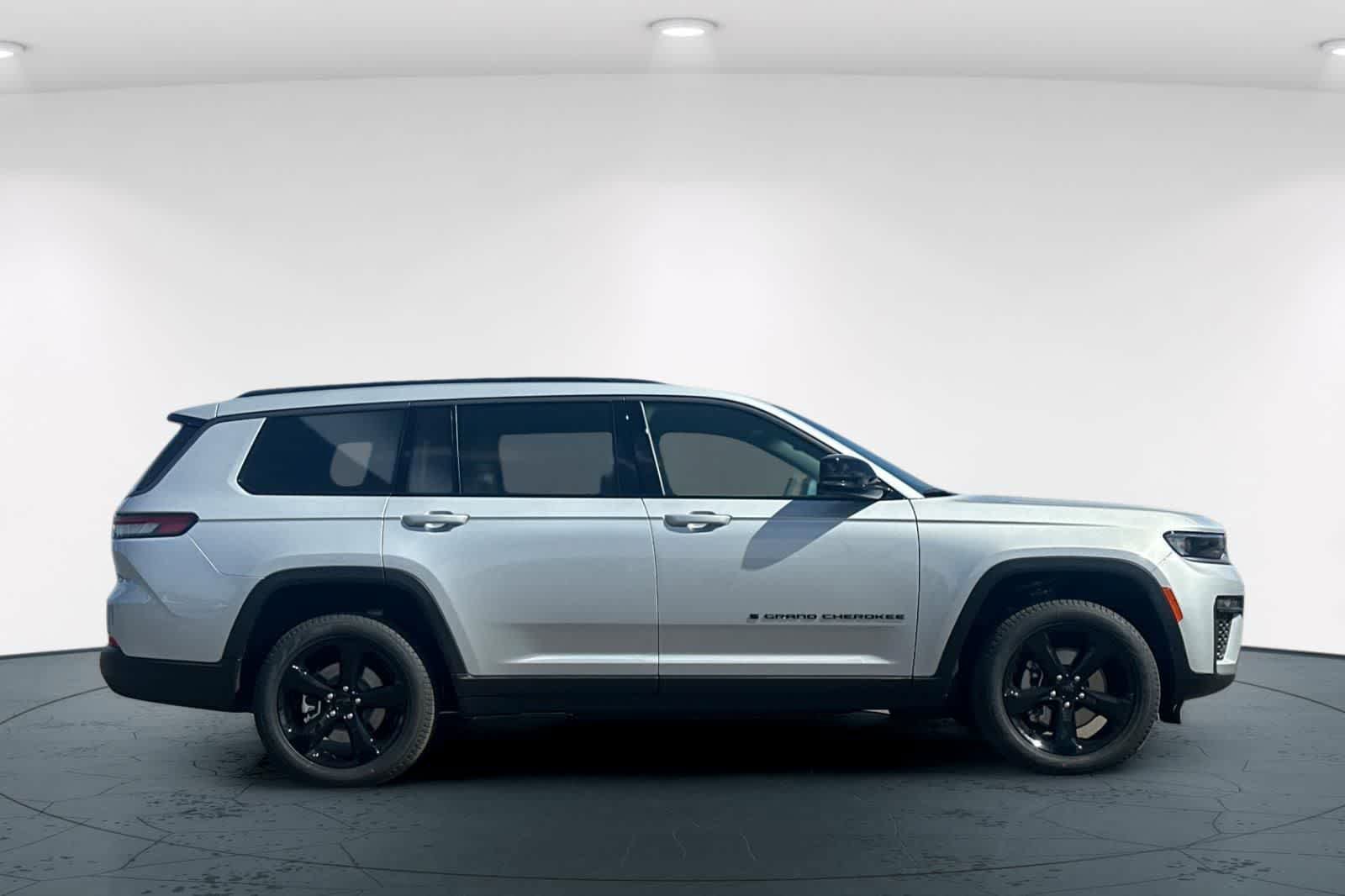 New 2026 Jeep Grand Cherokee L Limited image 6